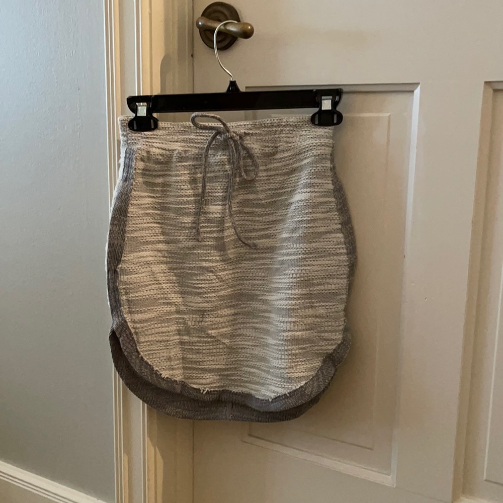 Tobi skirt. Size XS. 12$.